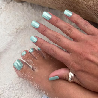 The Ultimate Guide to Nail Strips: Achieving Easy Nail Art at Home
