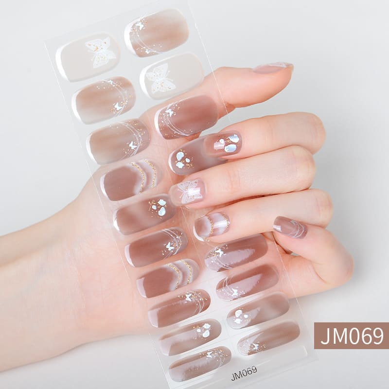 Achieving Stunning Christmas Nail Art with Gel Nail Strips in Just 1 Minute