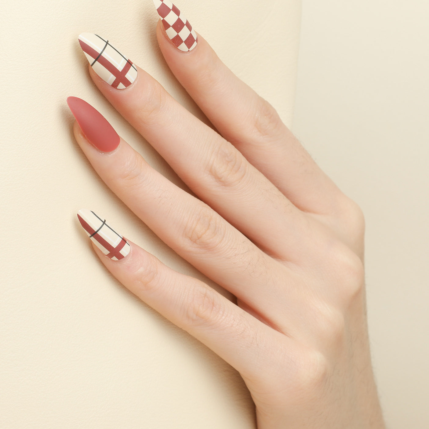 24 Pcs Short Nails Matte Press on Nails Almond Shape Grid Style Design Nails for Women